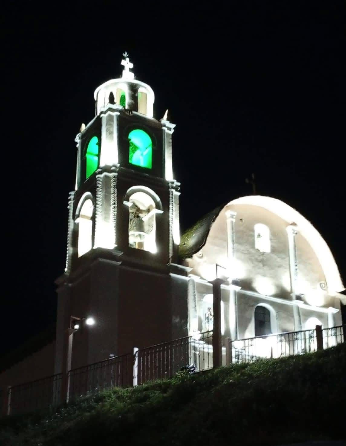 Rehabilitacion de alumbrado en la parroquia de Amixtlan